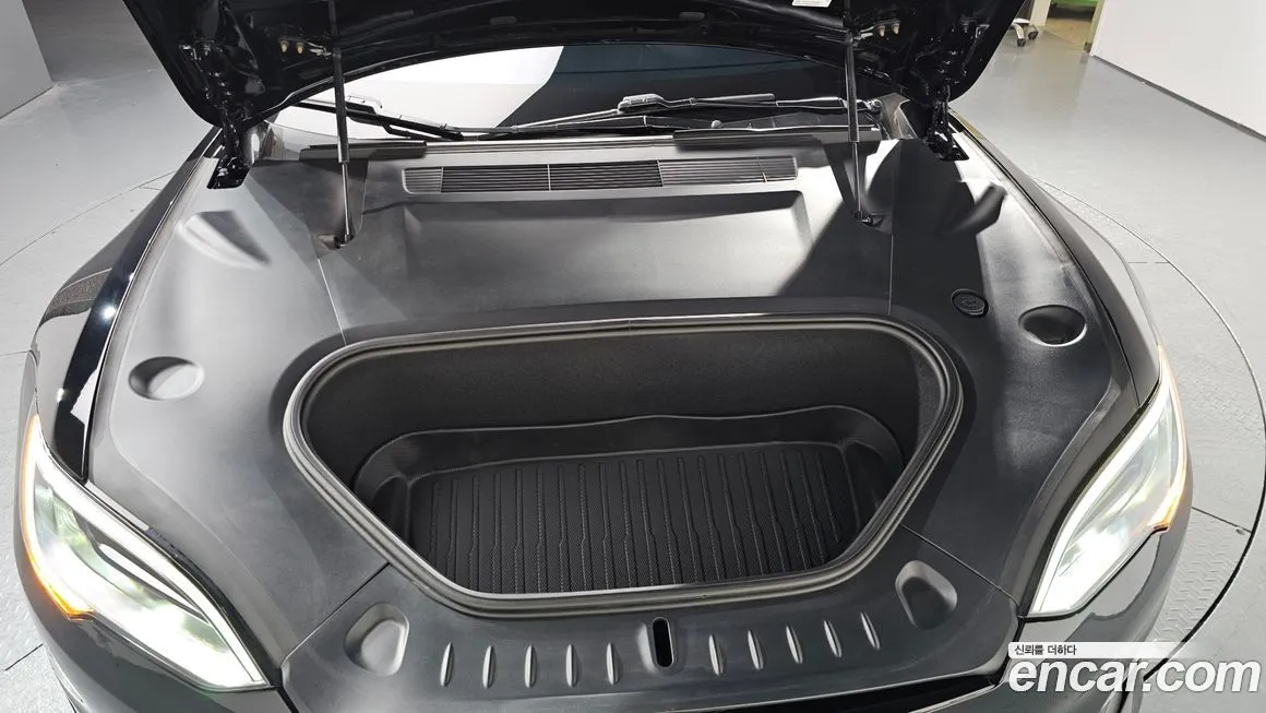 Tesla Model S — фото 6