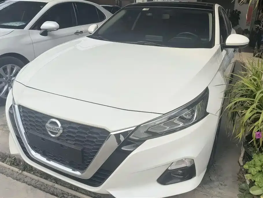 Nissan Teana — фото 1