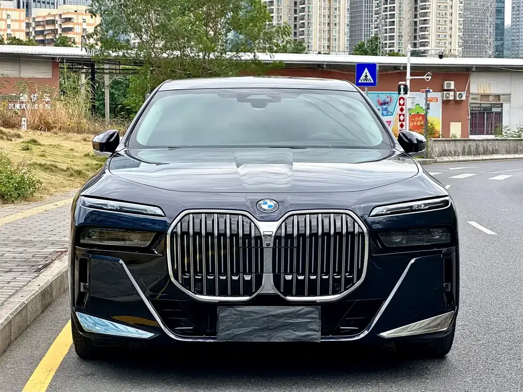 BMW 7 Series — фото 10