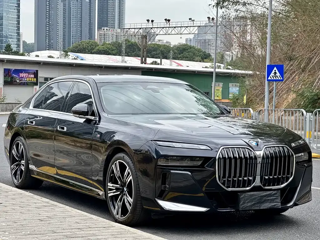 BMW 7 Series — фото 6