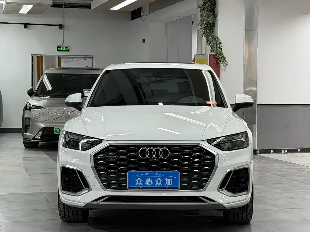 Audi Q5L Sportback — фото 2