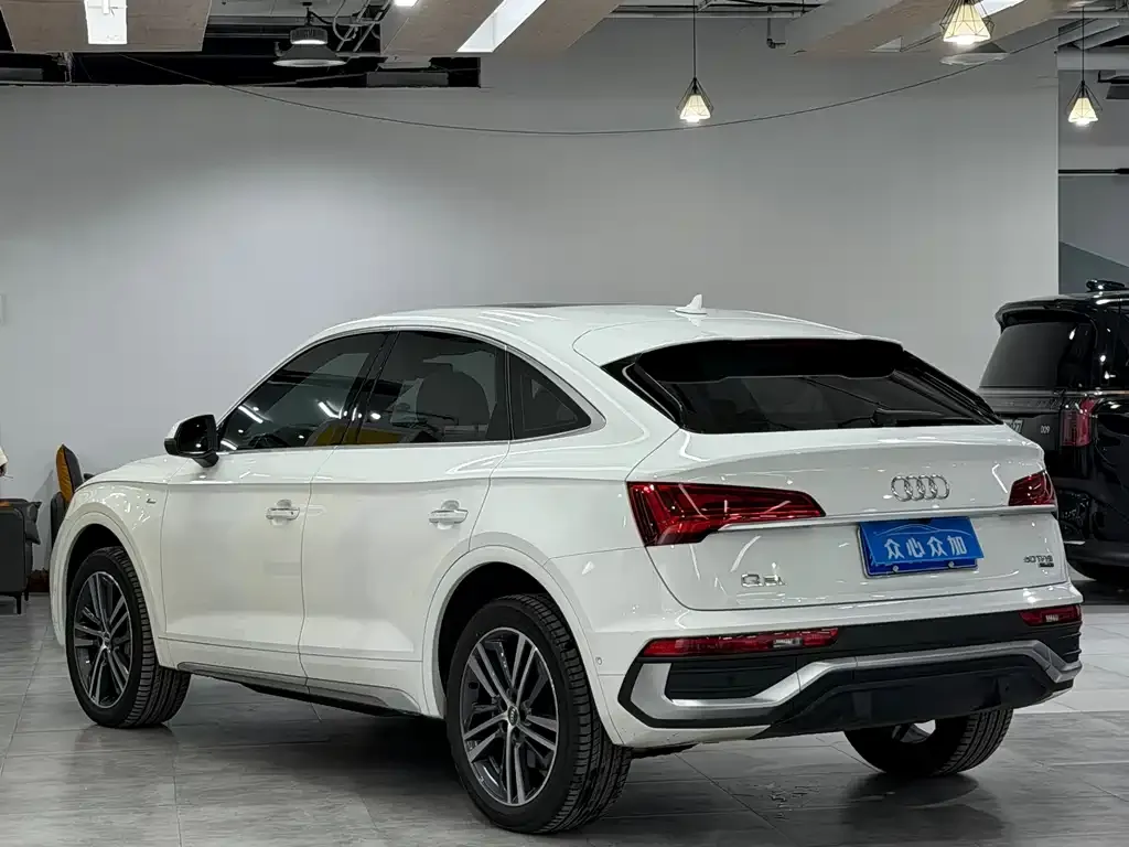 Audi Q5L Sportback — фото 6