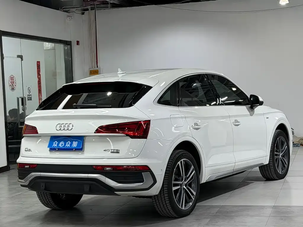 Audi Q5L Sportback — фото 5