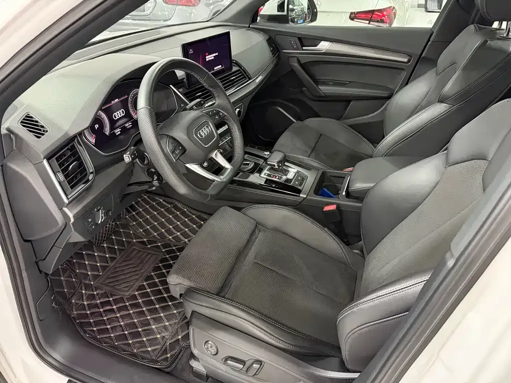 Audi Q5L Sportback — фото 9