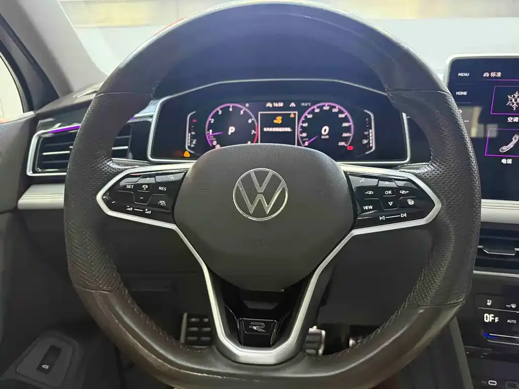 Volkswagen Tiguan L — фото 6