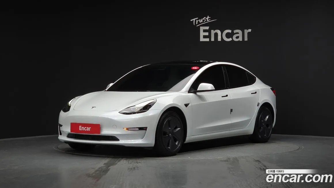 Tesla Model 3 — фото 1