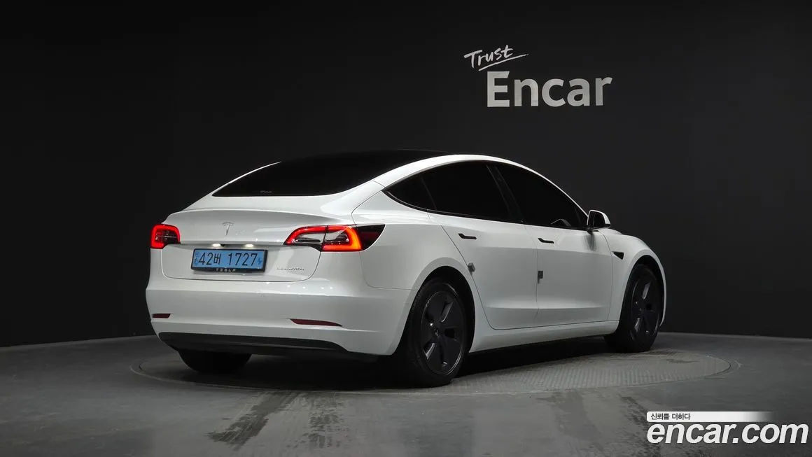 Tesla Model 3 — фото 2