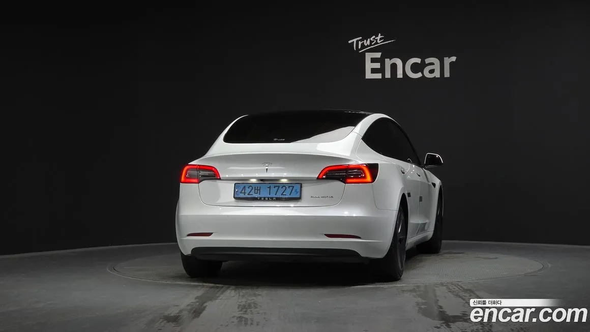 Tesla Model 3 — фото 3