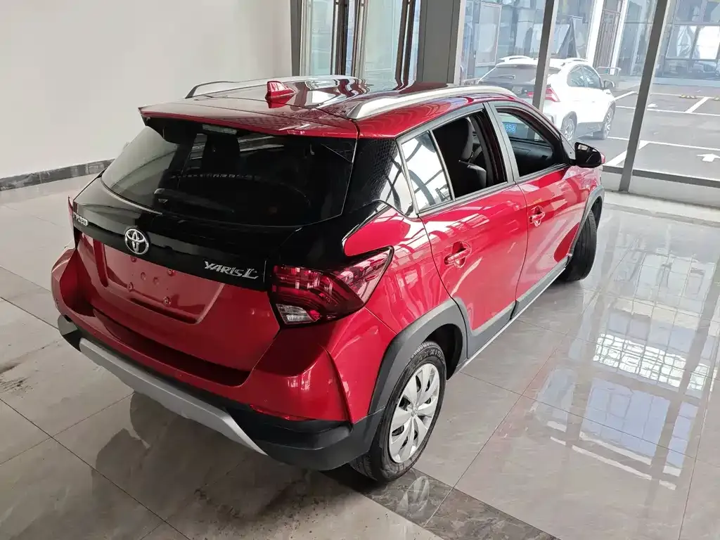 Toyota Yaris L — фото 8