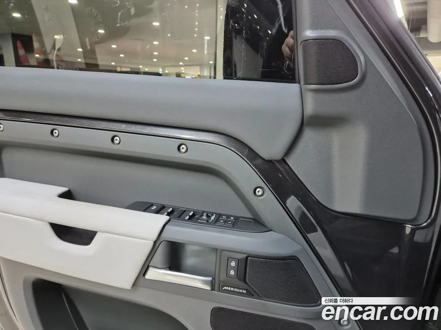 Land Rover Defender — фото 10