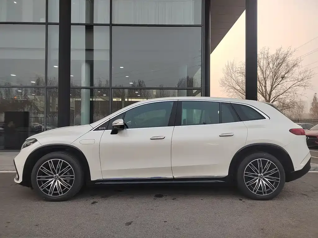 Mercedes-Benz EQS SUV — фото 7