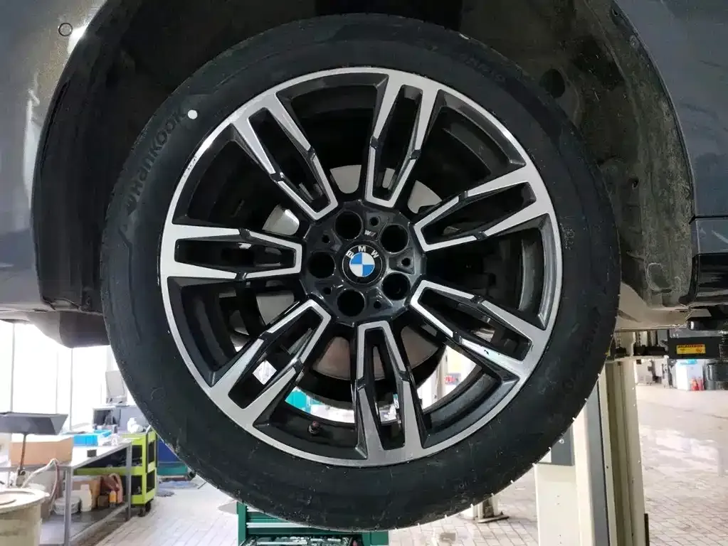 BMW 5 Series — фото 10