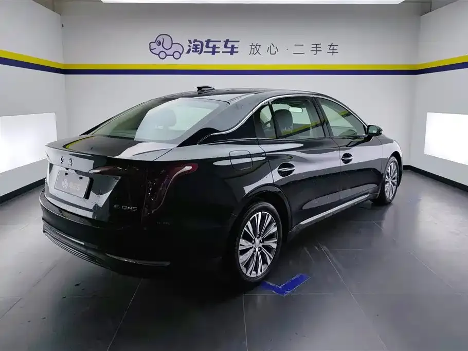 Hongqi E-QM5 — фото 3