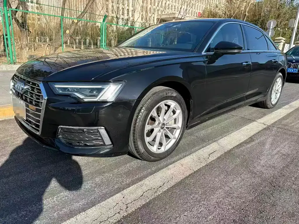 Audi A6L — фото 1