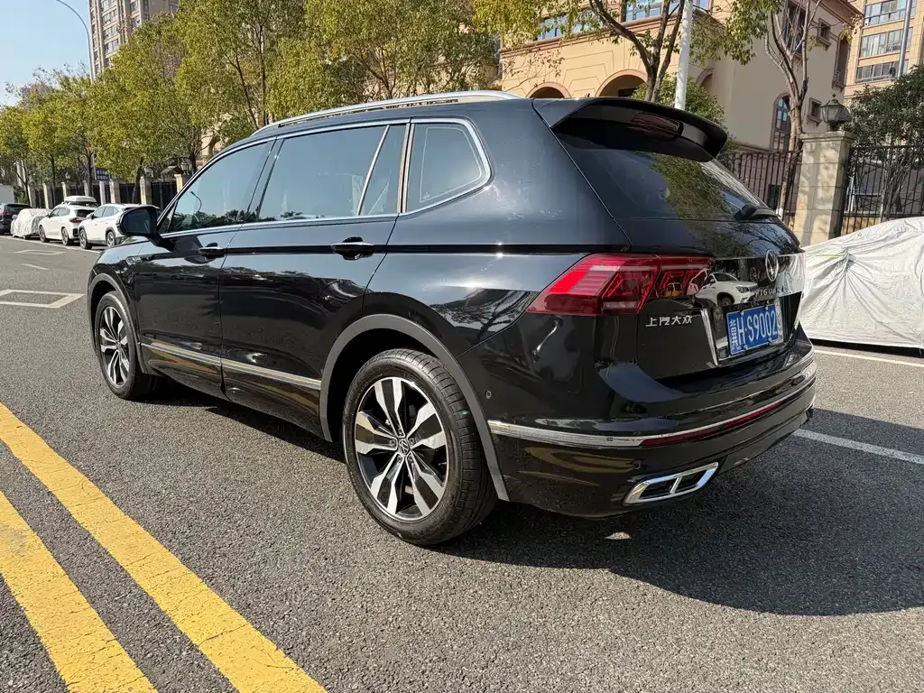 Volkswagen Tiguan L — фото 10
