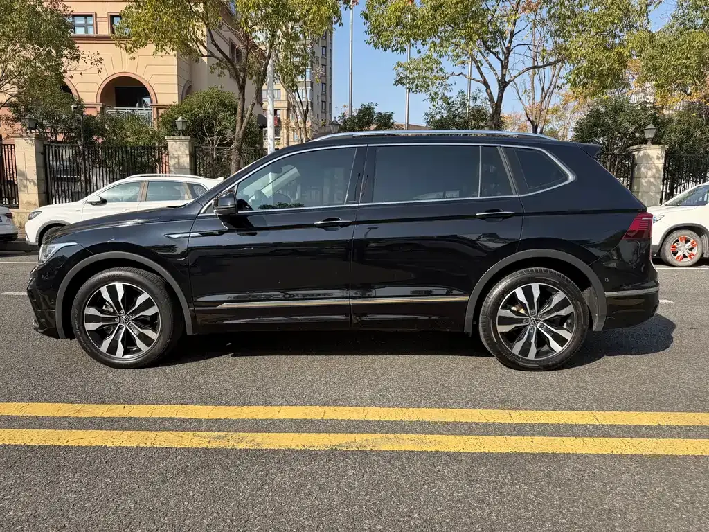 Volkswagen Tiguan L — фото 7