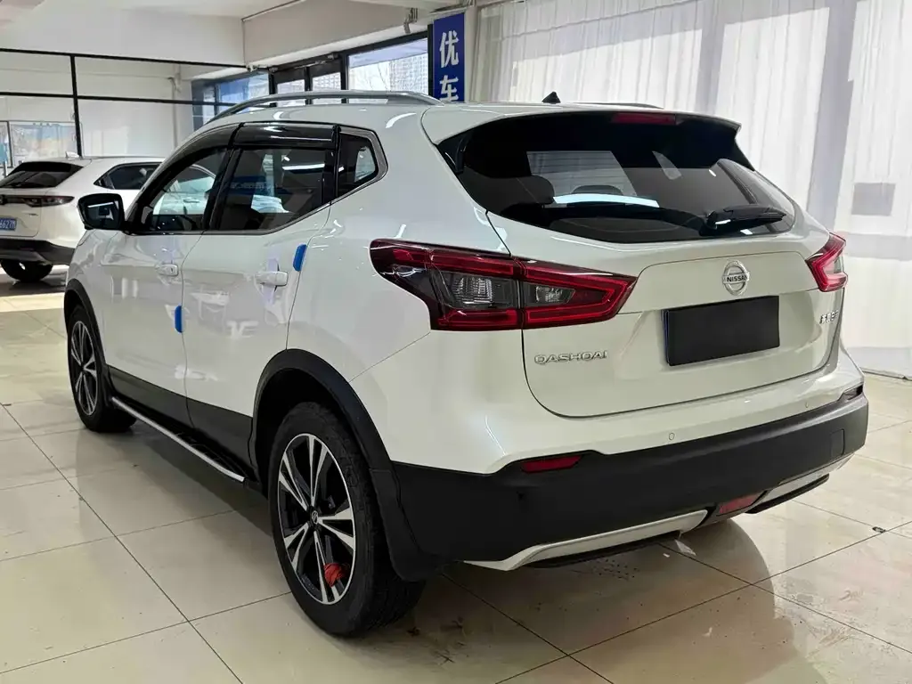 Nissan Qashqai — фото 10