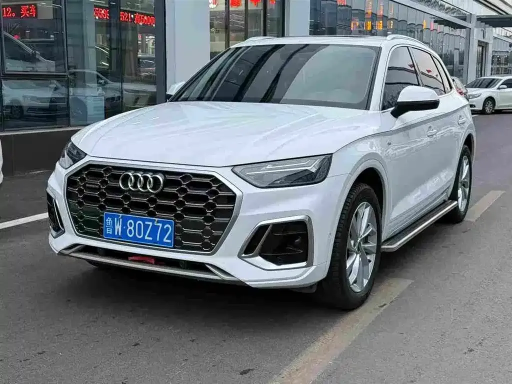 Audi Q5L — фото 1