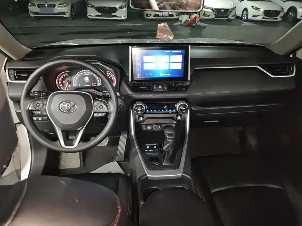 Toyota RAV4 — фото 10
