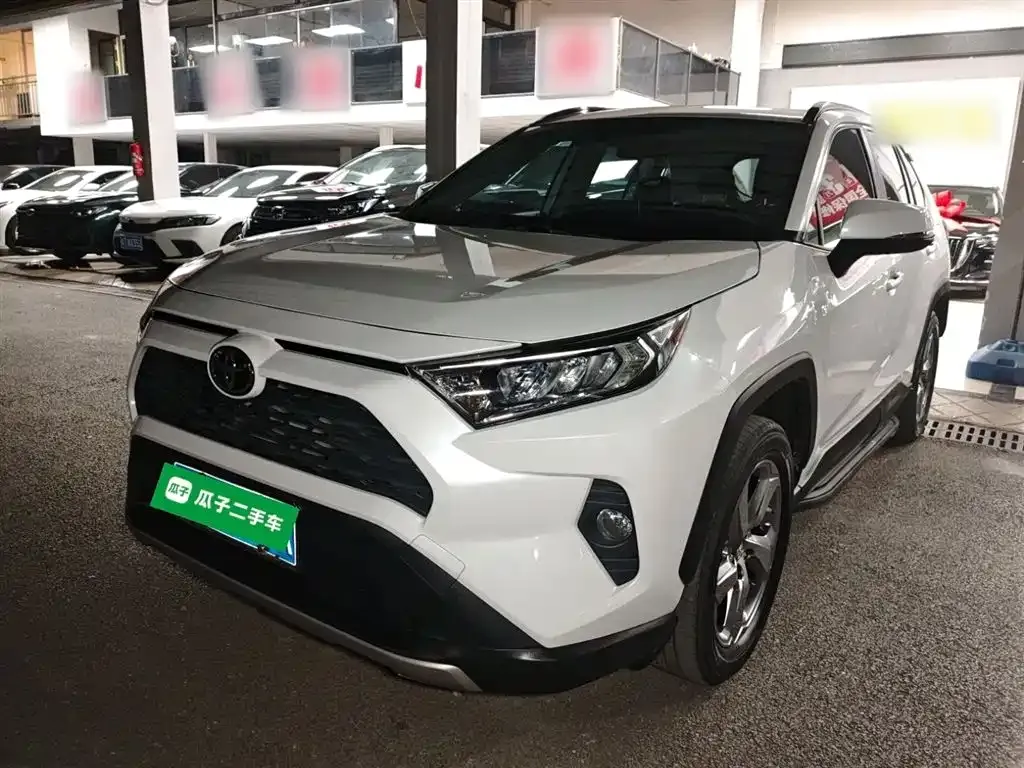 Toyota RAV4 — фото 3