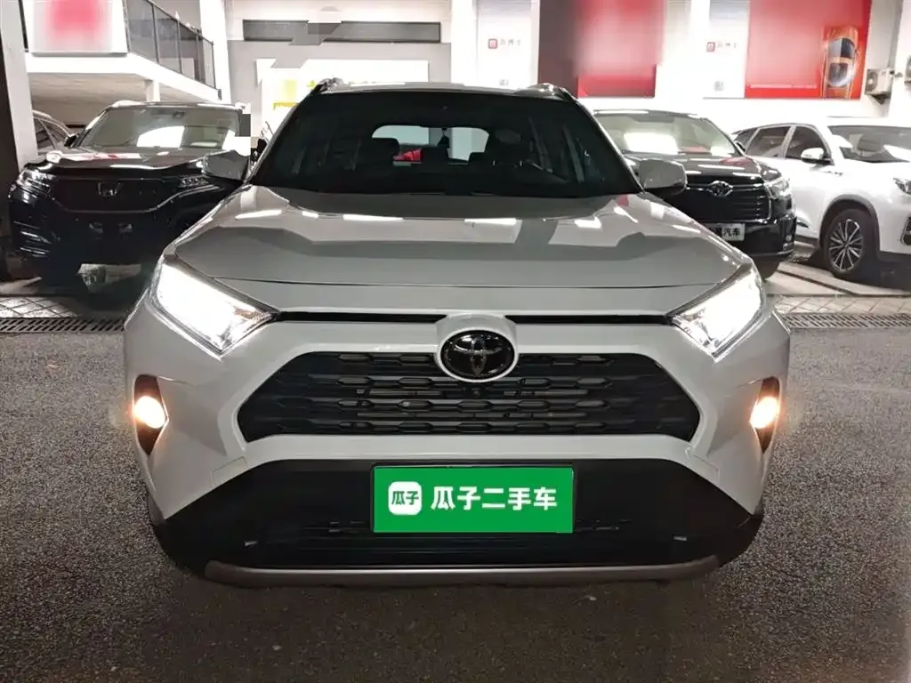 Toyota RAV4 — фото 9