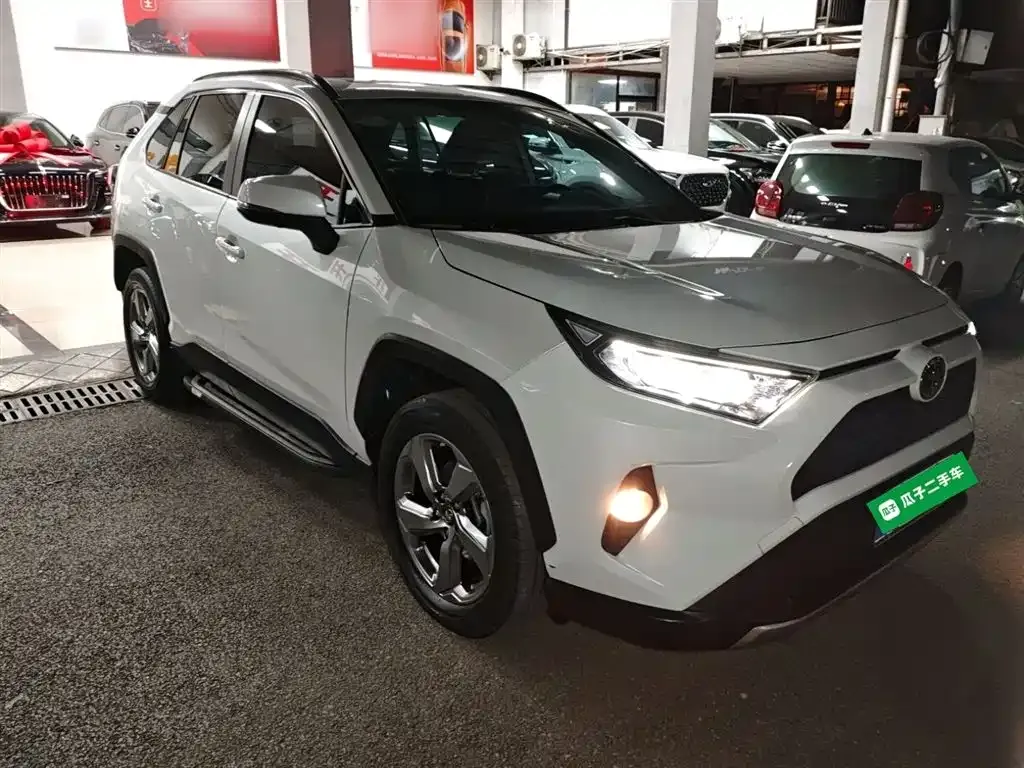 Toyota RAV4 — фото 6