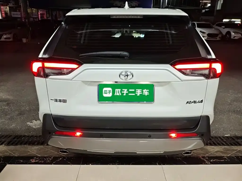 Toyota RAV4 — фото 4