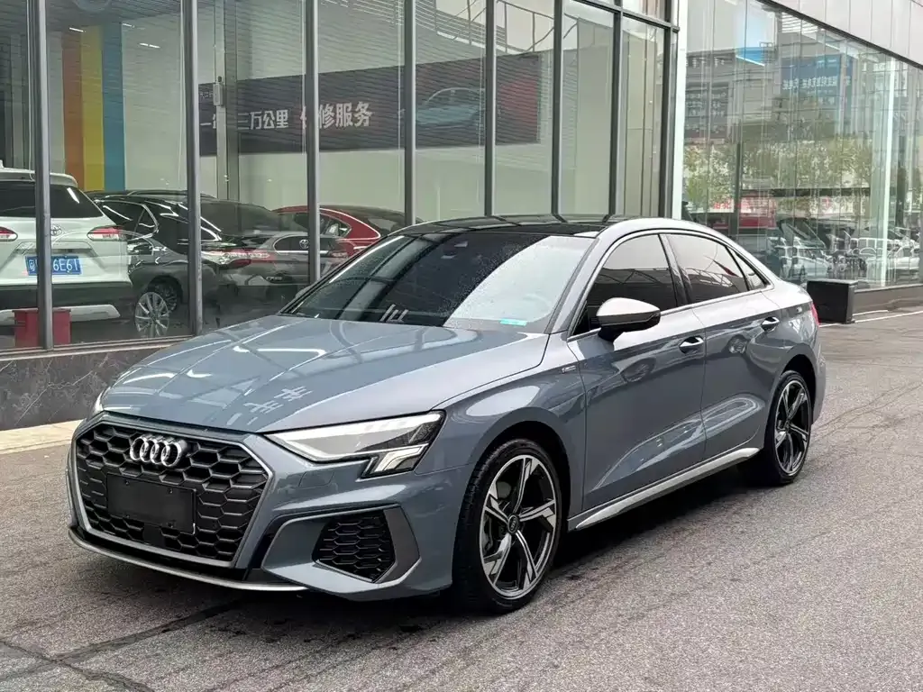 Audi A3 — фото 1