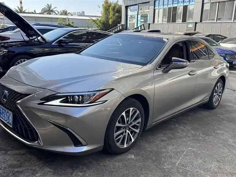 Lexus ES — фото 1
