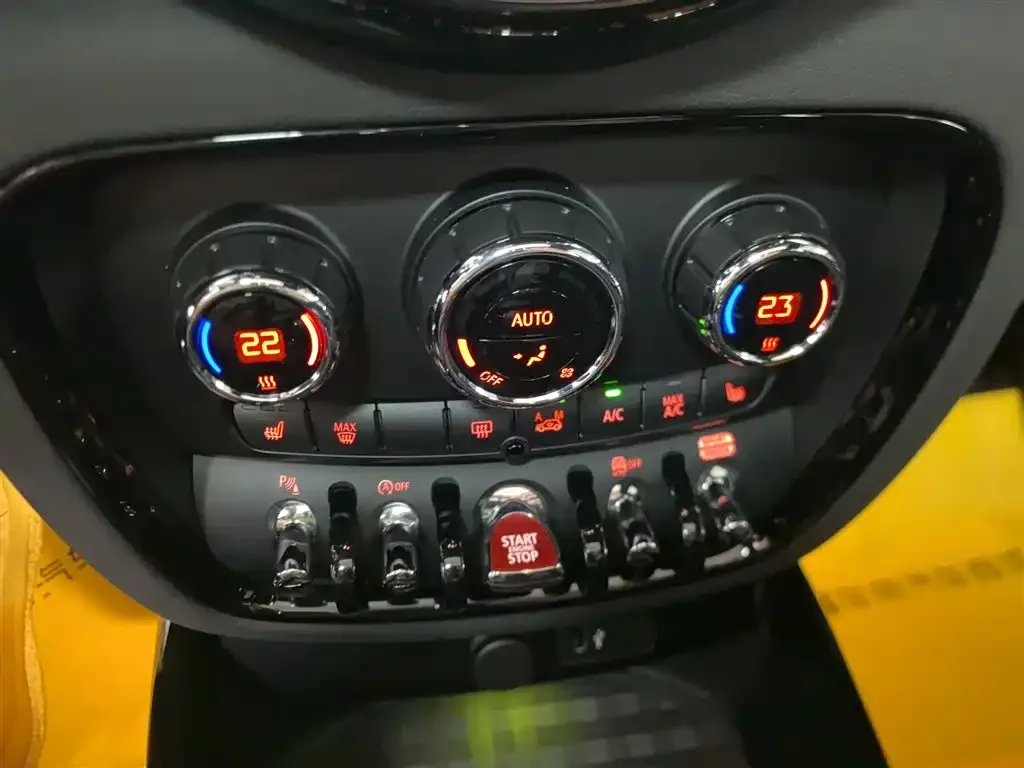 MINI Clubman JCW — фото 2