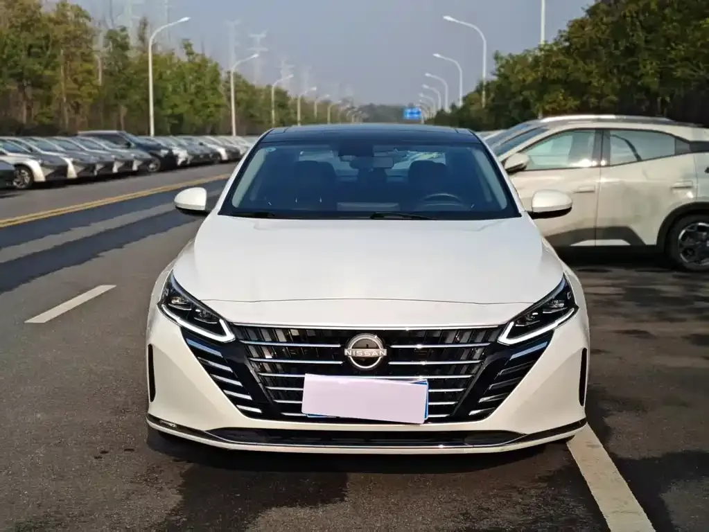 Nissan Teana — фото 1