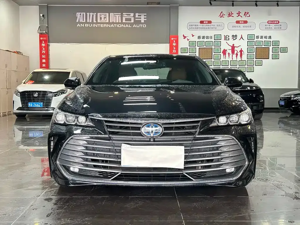 Toyota Avalon — фото 1