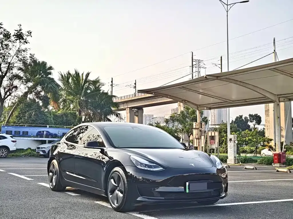 Tesla Model 3 — фото 6
