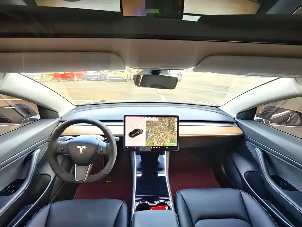 Tesla Model 3 — фото 7