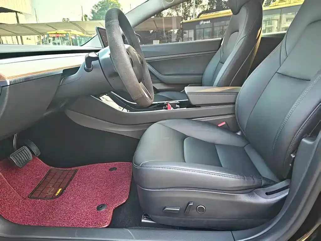 Tesla Model 3 — фото 4
