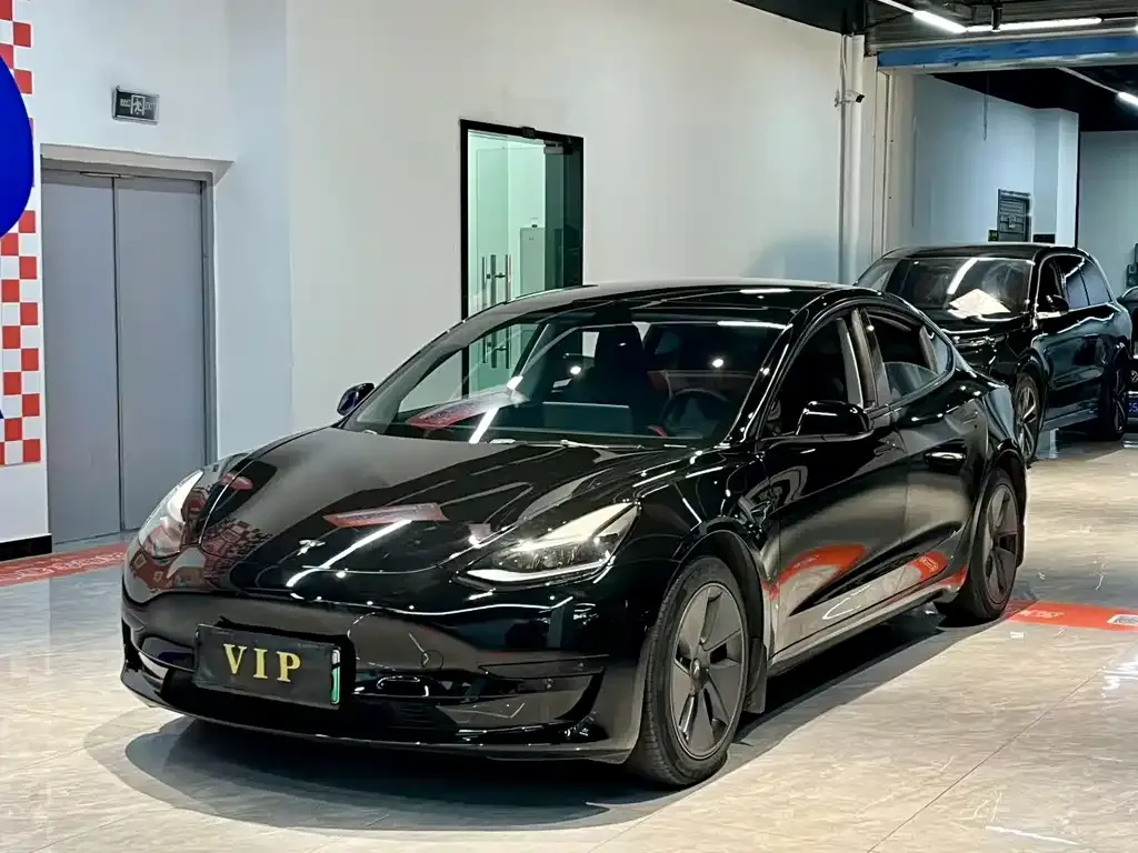 Tesla Model 3 — фото 1