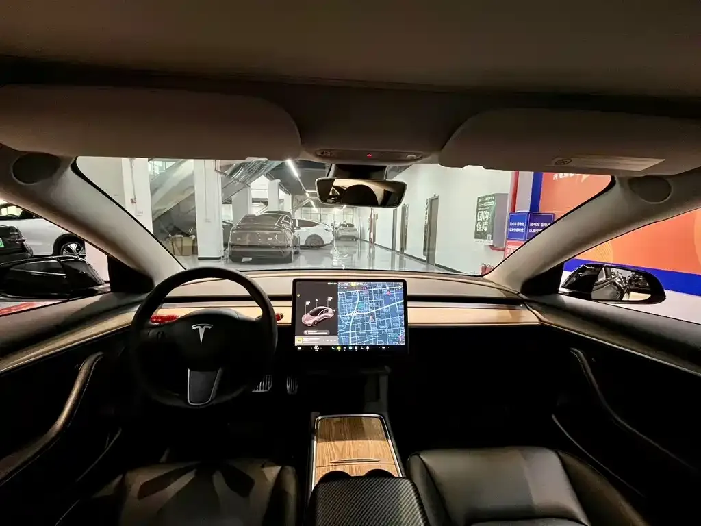 Tesla Model 3 — фото 9