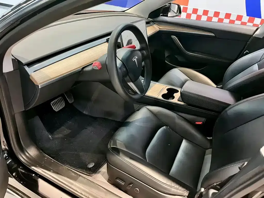 Tesla Model 3 — фото 7