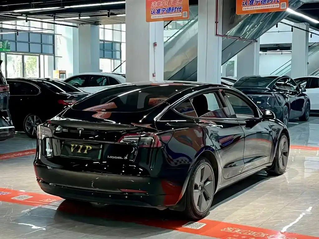 Tesla Model 3 — фото 4