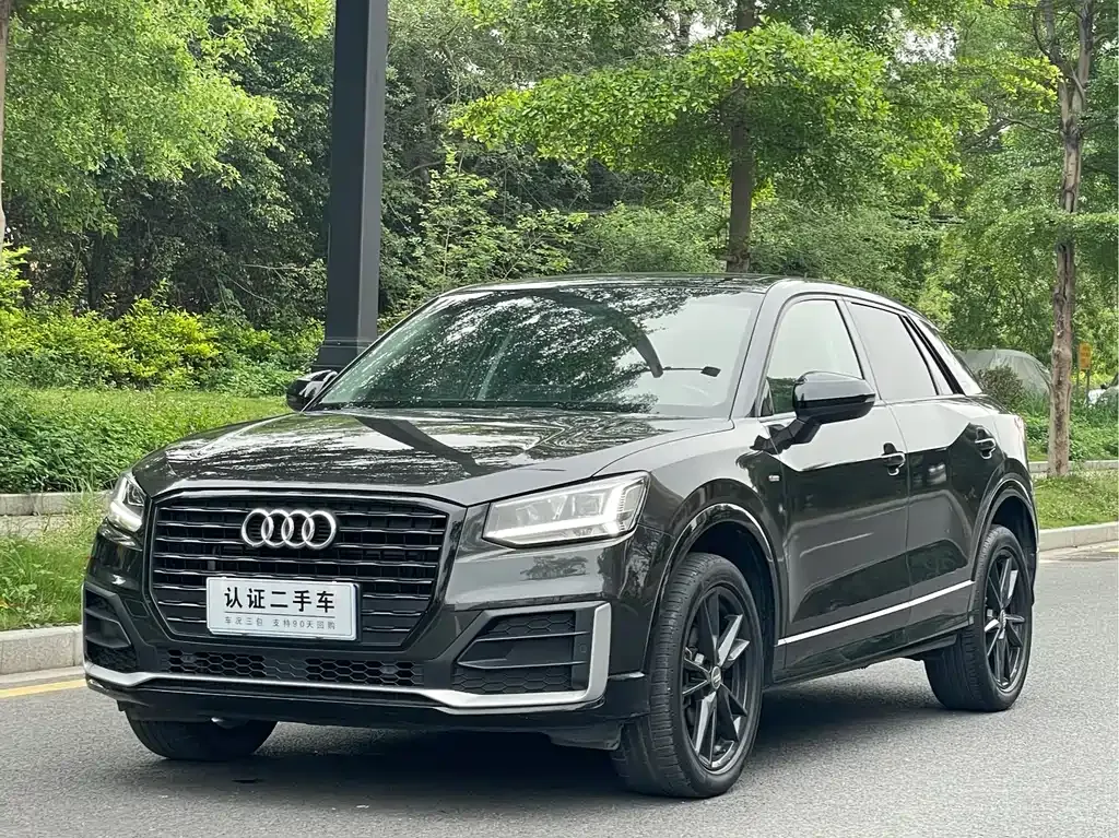 Audi Q2L — фото 1