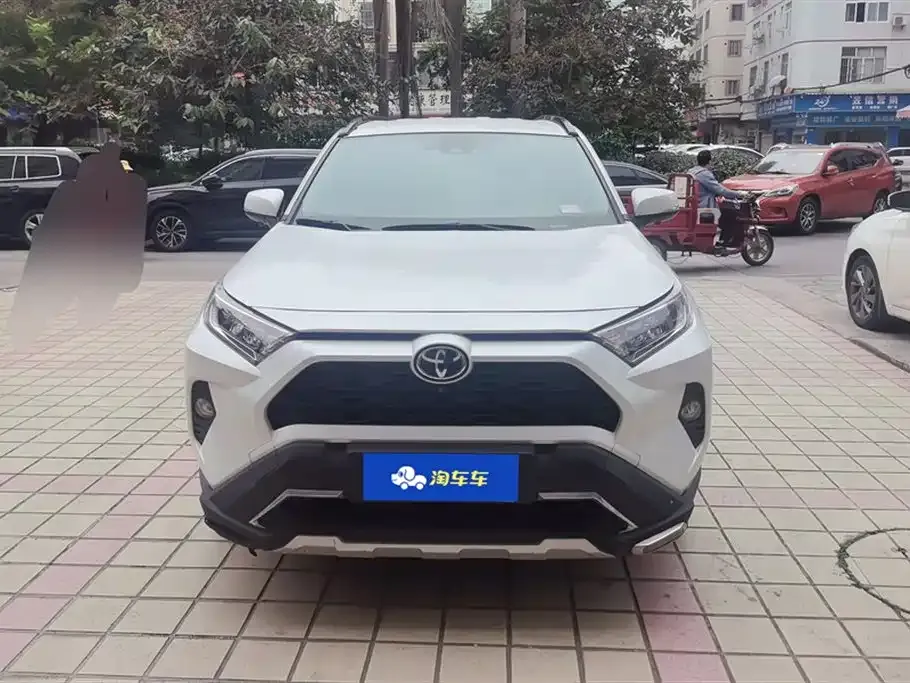 Toyota RAV4 — фото 2