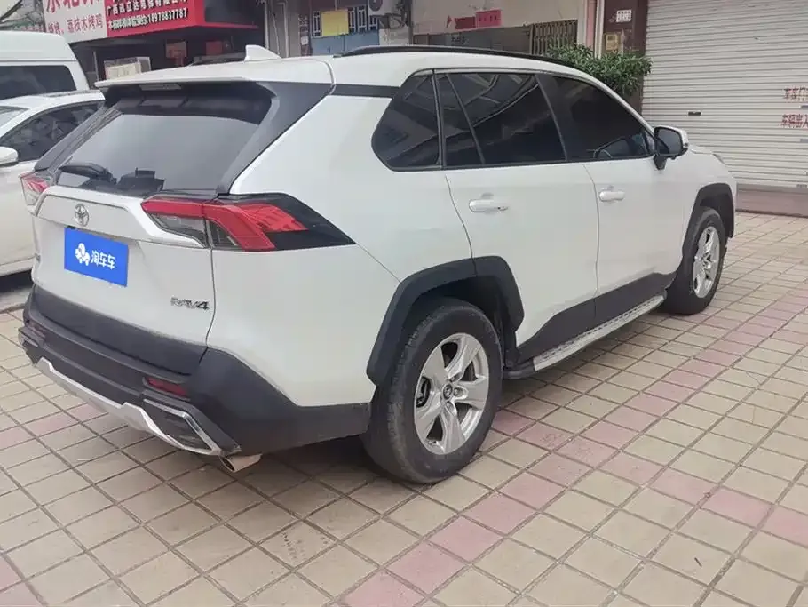 Toyota RAV4 — фото 3