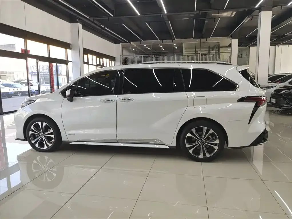 Toyota Granvia — фото 2