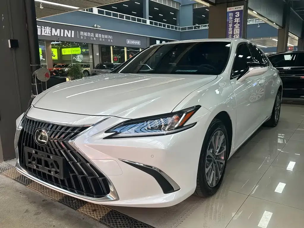 Lexus ES — фото 1
