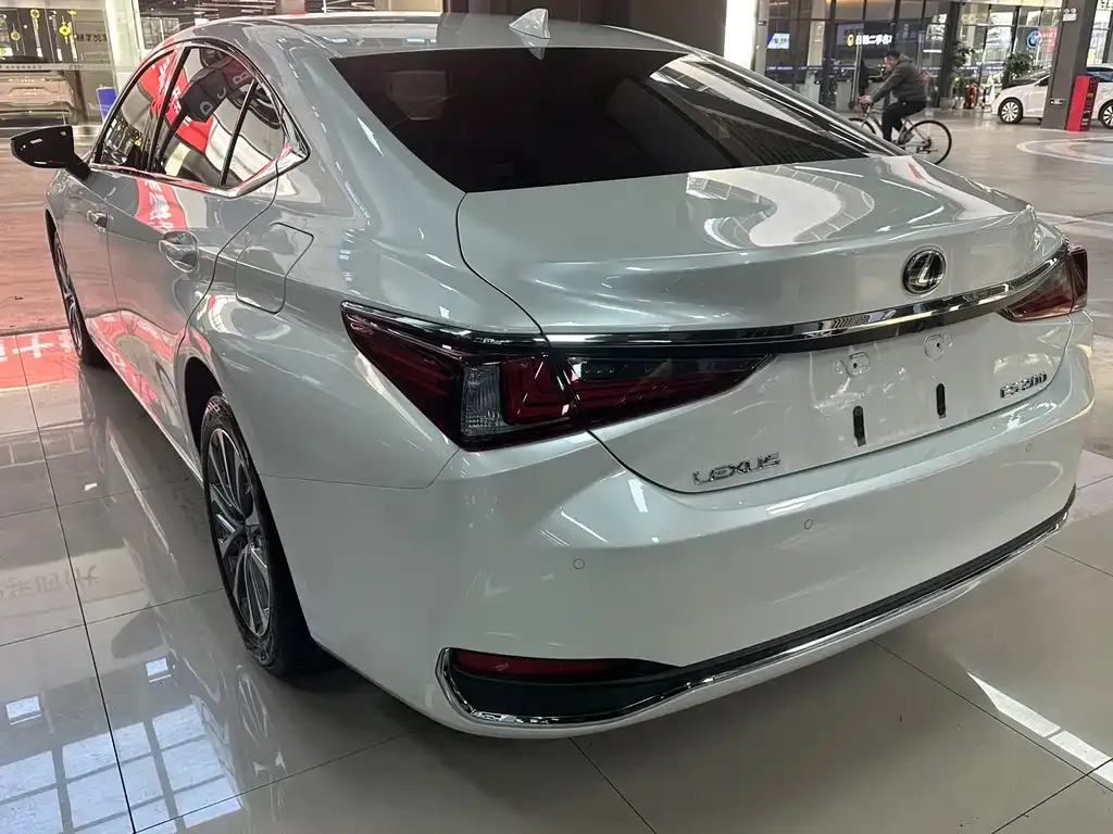 Lexus ES — фото 9