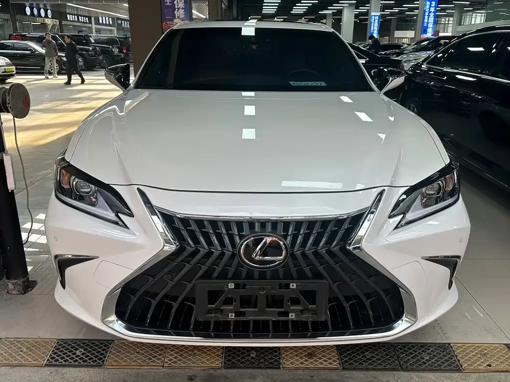 Lexus ES — фото 7