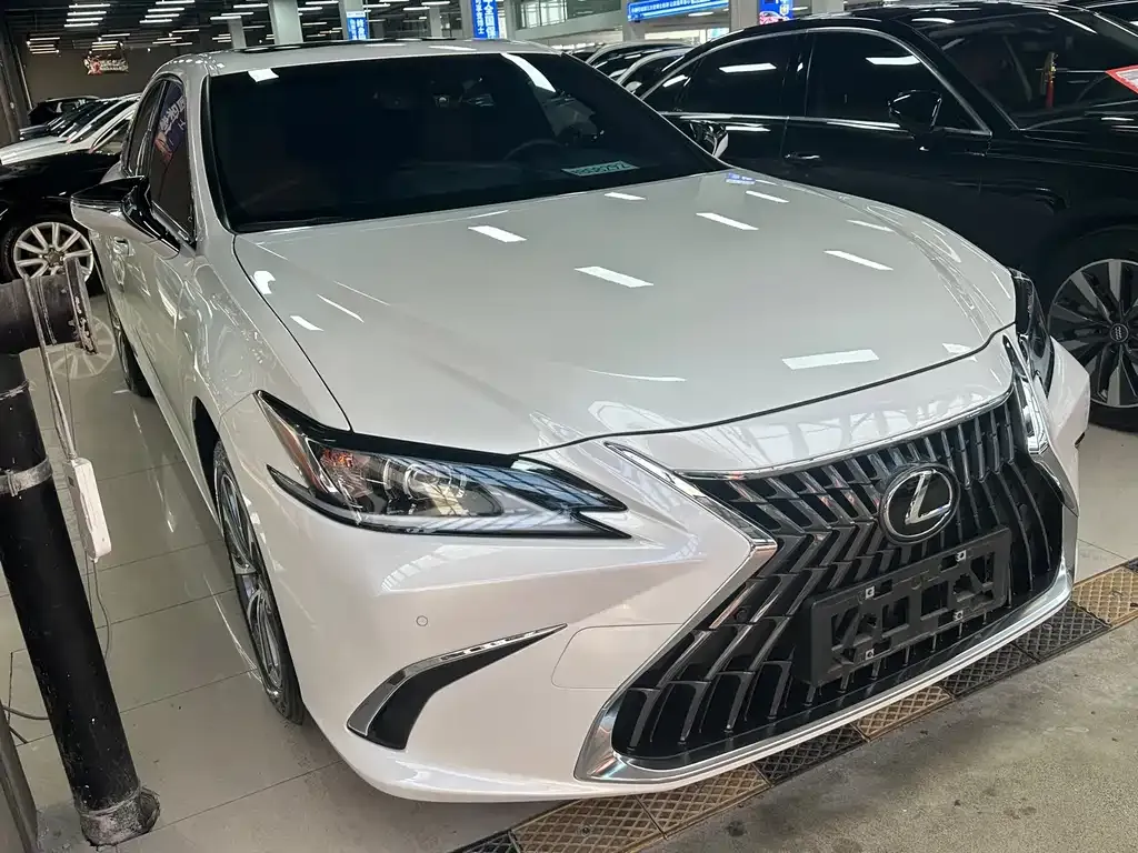 Lexus ES — фото 10