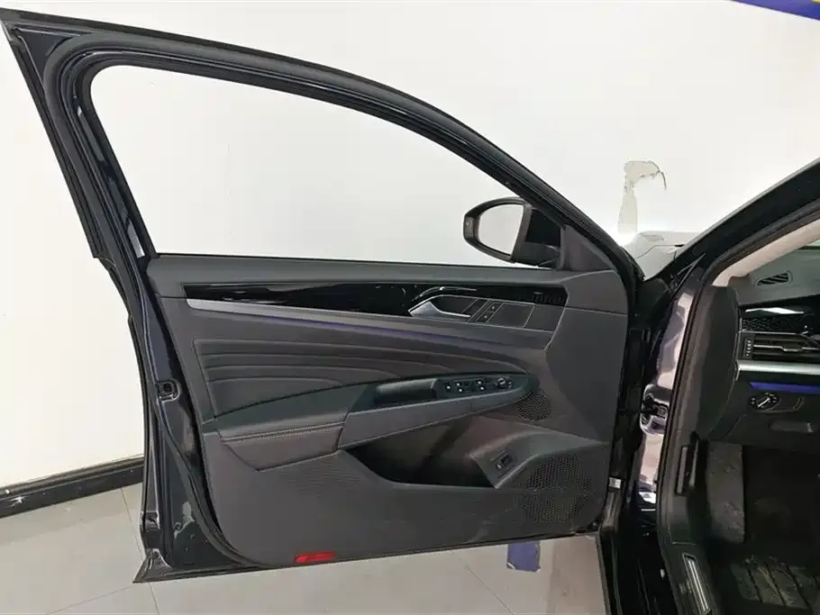 Volkswagen Passat — фото 10
