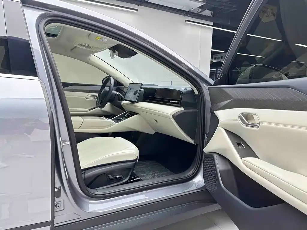 BYD Qin L — фото 8