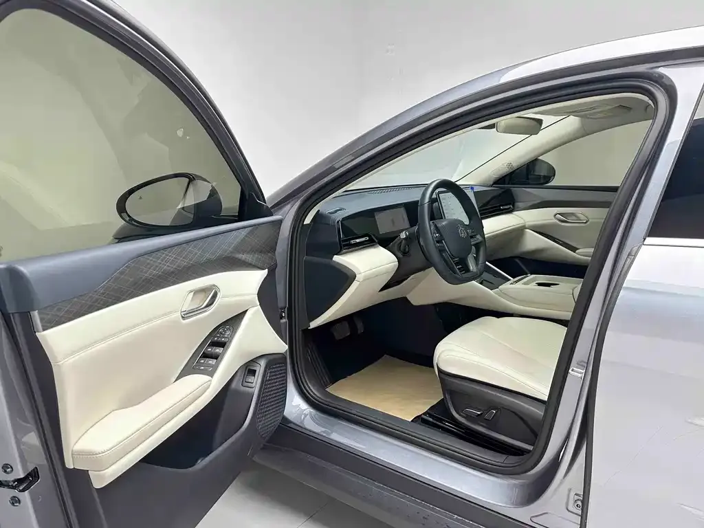 BYD Qin L — фото 9